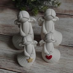 Angyal szívvel vagy csillaggal